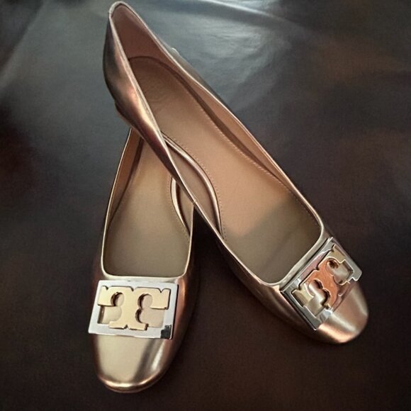 Authentic Tory Burch Gigi Mirrored Metallic Gold Silver Leather Block Heel Pump - Picture 1 of 10